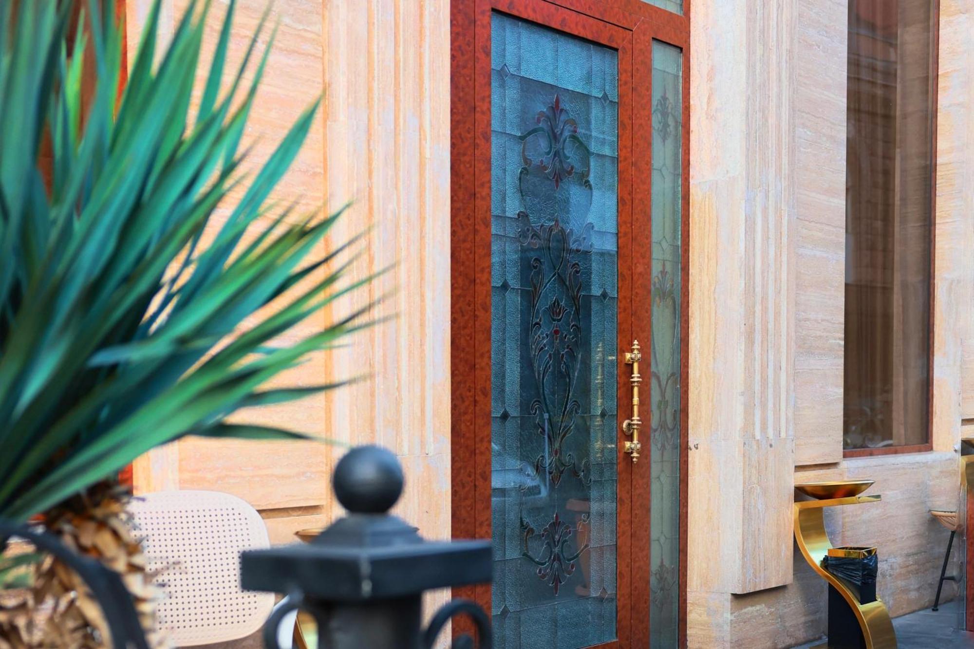 Royal Renaissance Hotel เยเรวาน ภายนอก รูปภาพ