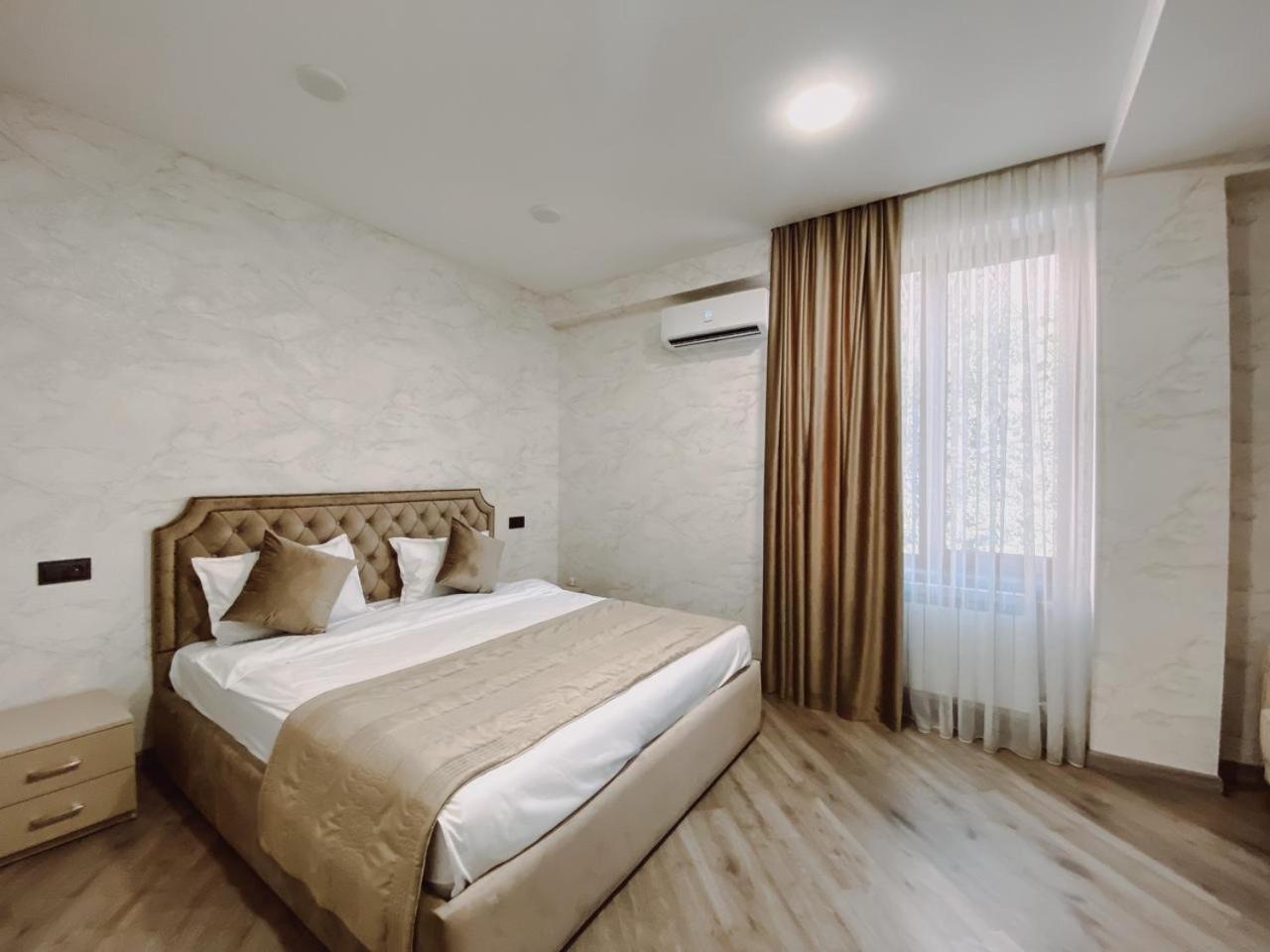 Royal Renaissance Hotel เยเรวาน ภายนอก รูปภาพ